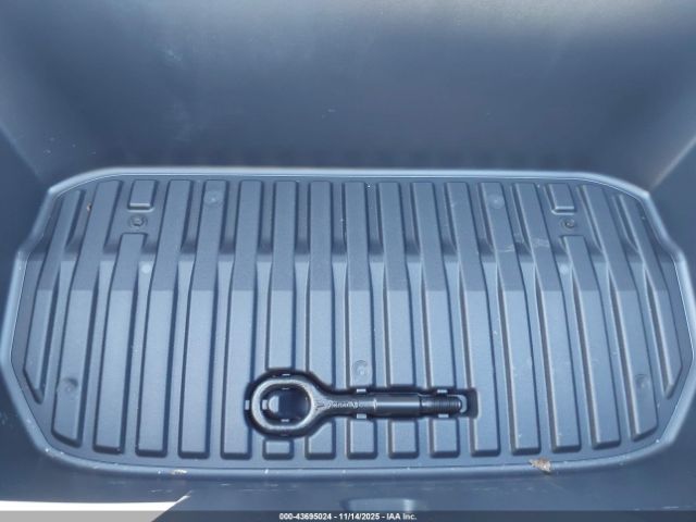 2025 TESLA MODEL Y 7SAYGDED1SA368287 Photo 9