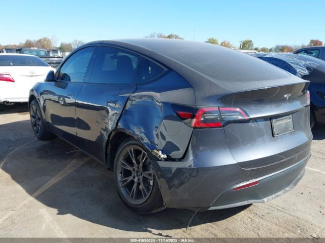 2025 TESLA MODEL Y 7SAYGDED1SA368287 Photo 2