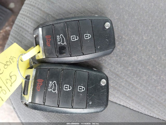 43695050 :رقم المزاد ، KNDMB5C15G6168396 vin ، 2016 Kia Sedona Lx مزاد بيع