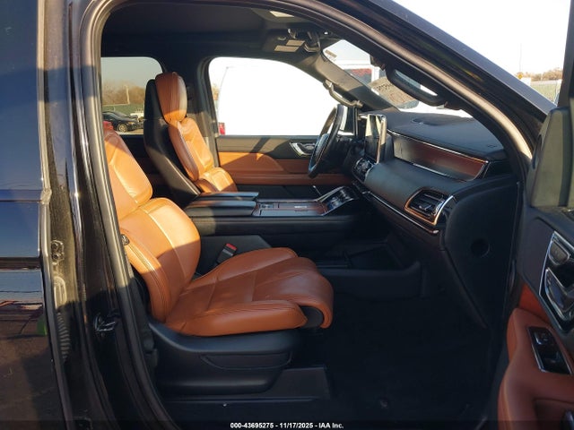 5LMJJ3LT4KEL22454 Lincoln Navigator L Reserve