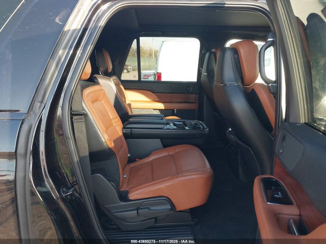 5LMJJ3LT4KEL22454 Lincoln Navigator L Reserve