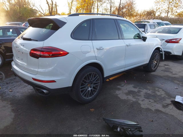 2017 PORSCHE CAYENNE WP1AA2A2XHKA88888 Photo 3