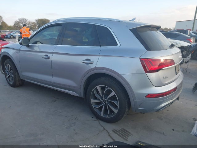 2022 AUDI Q5 WA1EAAFYXN2115393 Photo 2