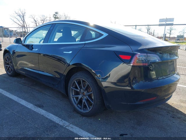 2018 TESLA MODEL 3 5YJ3E1EA2JF034501 Photo 2