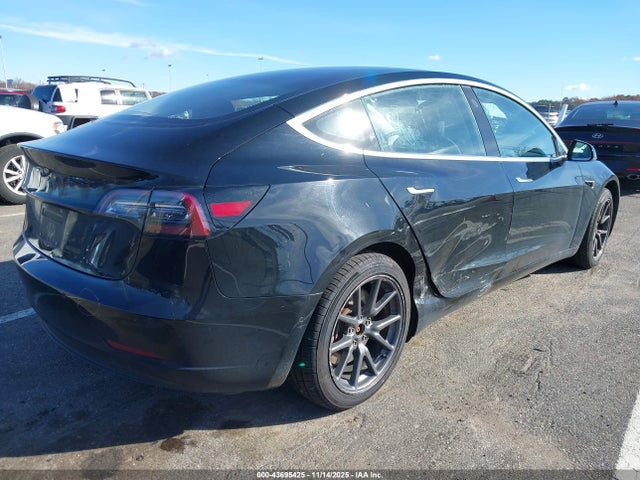 2018 TESLA MODEL 3 5YJ3E1EA2JF034501 Photo 3