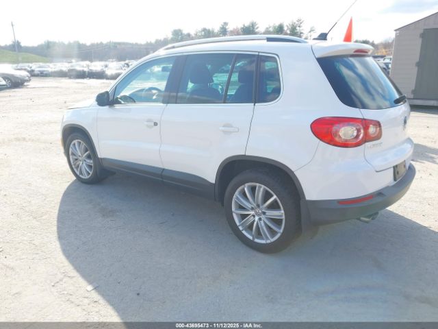2011 VOLKSWAGEN TIGUAN WVGBV7AX1BW512957 Photo 2
