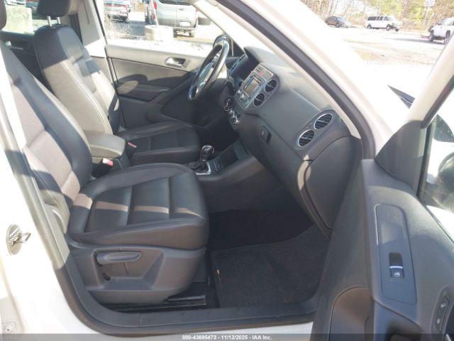 2011 VOLKSWAGEN TIGUAN WVGBV7AX1BW512957 Photo 4