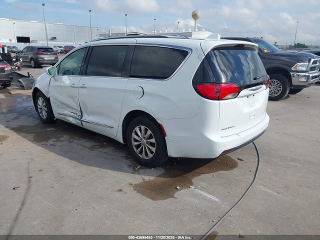 2019 CHRYSLER PACIFICA 2C4RC1BG6KR593077 Photo 2