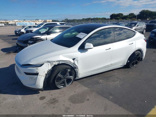 2026 TESLA MODEL Y 7SAYGDEE3TF445013 Photo 1
