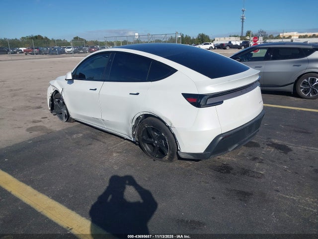 2026 TESLA MODEL Y 7SAYGDEE3TF445013 Photo 2