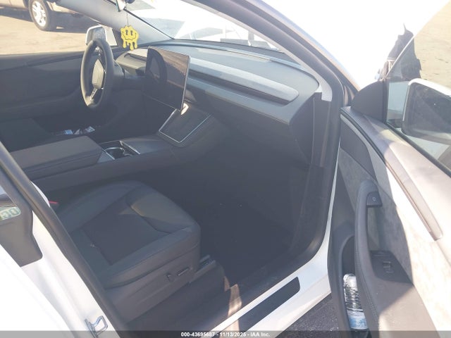 2026 TESLA MODEL Y 7SAYGDEE3TF445013 Photo 4