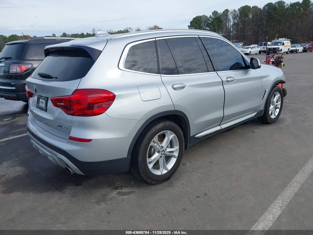 2018 BMW X3 5UXTR9C54JLD74885 Photo 3