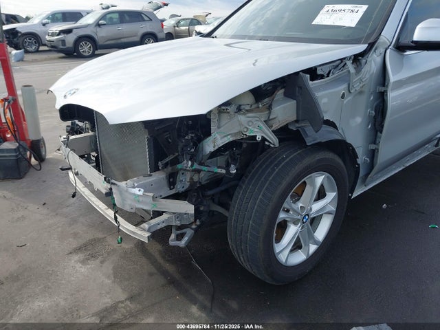 2018 BMW X3 5UXTR9C54JLD74885 Photo 5