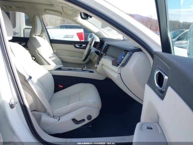 2022 VOLVO XC60 YV4L12RK4N1034418 Photo 4