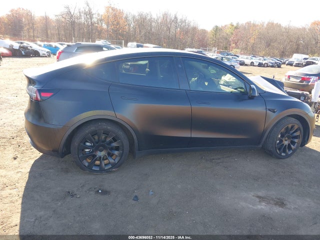 2024 Tesla Model Y Long Range Dual Motor All-wheel Drive მანქანა იყიდება აუქციონზე, vin: 7SAYGDEE8RA237988, აუქციონის ნომერი: 43696052