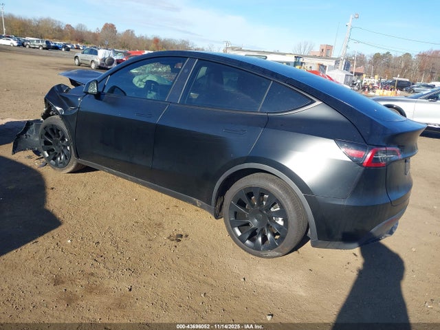 2024 Tesla Model Y Long Range Dual Motor All-wheel Drive მანქანა იყიდება აუქციონზე, vin: 7SAYGDEE8RA237988, აუქციონის ნომერი: 43696052