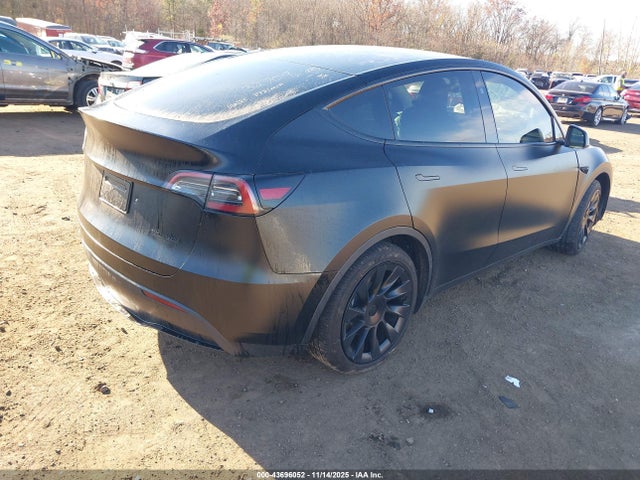 2024 Tesla Model Y Long Range Dual Motor All-wheel Drive მანქანა იყიდება აუქციონზე, vin: 7SAYGDEE8RA237988, აუქციონის ნომერი: 43696052