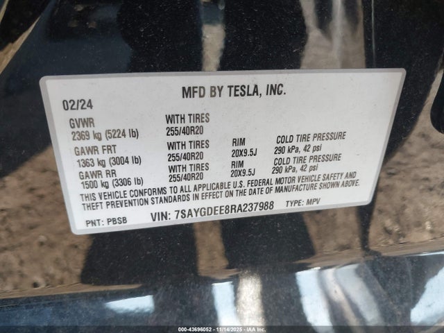 2024 Tesla Model Y Long Range Dual Motor All-wheel Drive მანქანა იყიდება აუქციონზე, vin: 7SAYGDEE8RA237988, აუქციონის ნომერი: 43696052