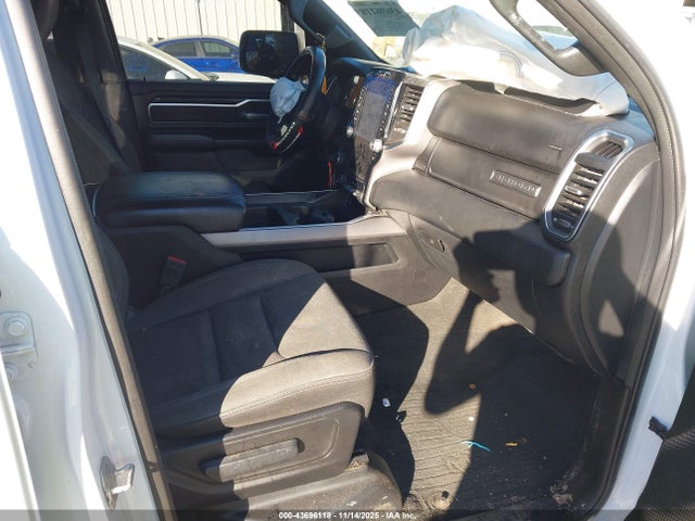 2024 RAM 1500 1C6RREFT4RN113260 Photo 4