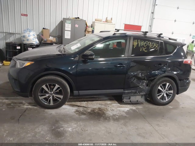 Auction sale of the 2017 Toyota Rav4 Xle, vin: 2T3RFREV8HW671390, lot number: 43696155