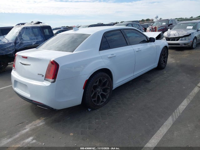 Продажа на аукционе авто 2016 Chrysler 300 300s Alloy Edition, vin: 2C3CCABG9GH324921, номер лота: 43696167