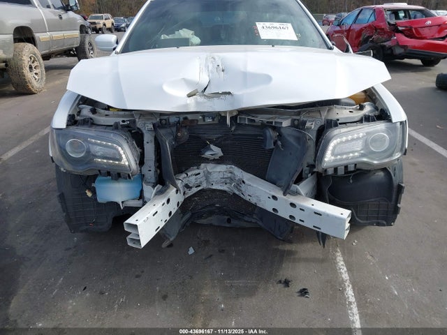 Продажа на аукционе авто 2016 Chrysler 300 300s Alloy Edition, vin: 2C3CCABG9GH324921, номер лота: 43696167