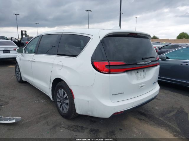 2022 CHRYSLER PACIFICA HYBRID 2C4RC1L78NR122793 Photo 2