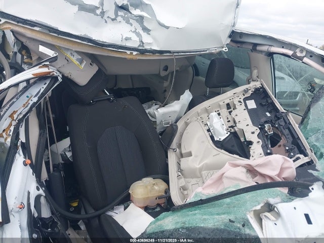 Продаж на аукціоні авто 2022 Chrysler Voyager Lx, vin: 2C4RC1CG7NR132411, номер лоту: 43696249