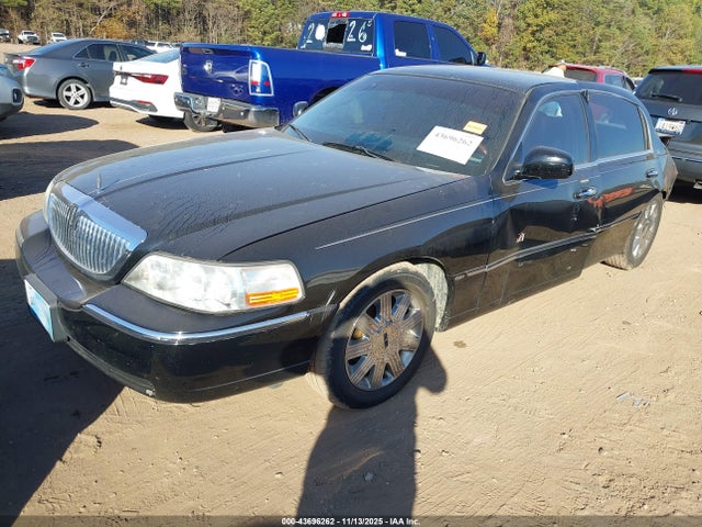 43696262 :رقم المزاد ، 1LNHM82W15Y664609 vin ، 2005 Lincoln Town Car Signature Limited مزاد بيع