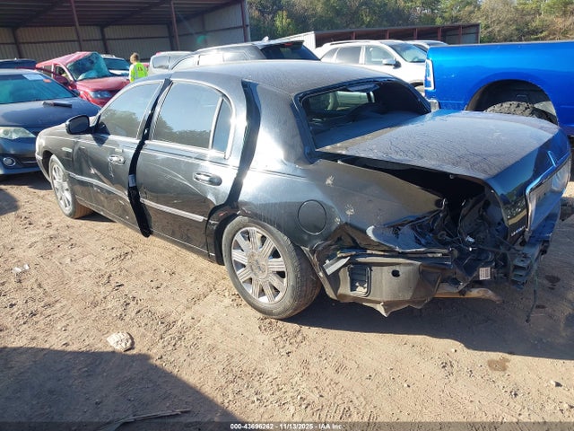 43696262 :رقم المزاد ، 1LNHM82W15Y664609 vin ، 2005 Lincoln Town Car Signature Limited مزاد بيع