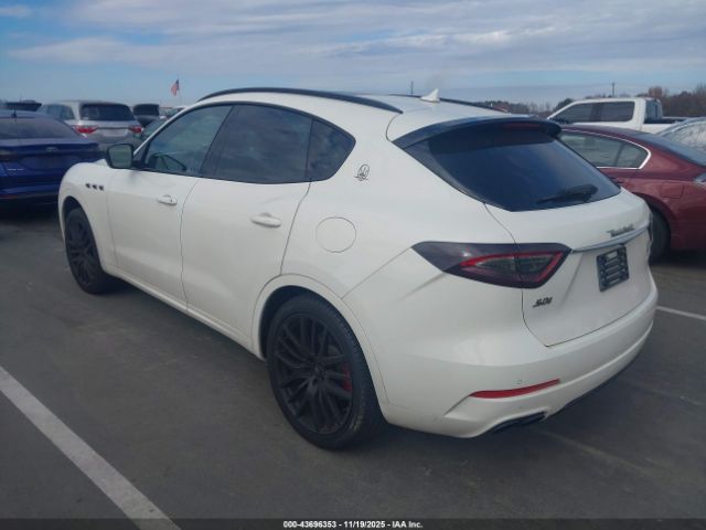 2019 MASERATI LEVANTE ZN661YUA4KX335943 Photo 2