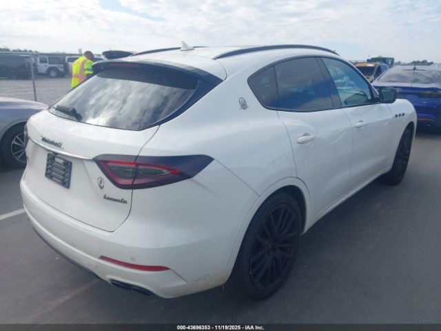 2019 MASERATI LEVANTE ZN661YUA4KX335943 Photo 3