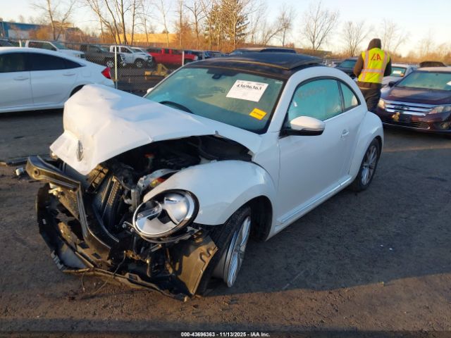 2018 VOLKSWAGEN BEETLE 3VWJD7AT7JM711667 Photo 1