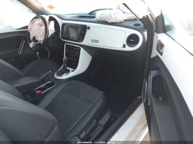 2018 VOLKSWAGEN BEETLE 3VWJD7AT7JM711667 Photo 4