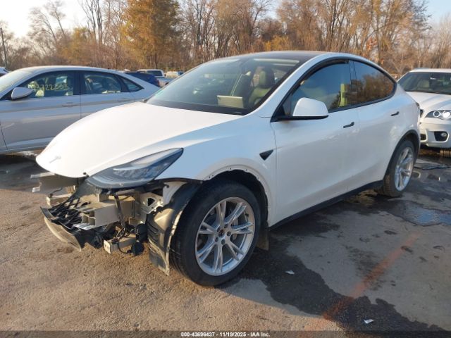 2022 TESLA MODEL Y 7SAYGDEE1NF379788 Photo 1