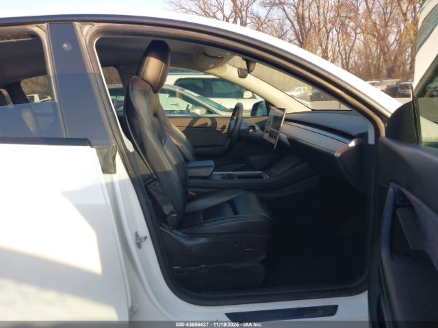 2022 TESLA MODEL Y 7SAYGDEE1NF379788 Photo 4