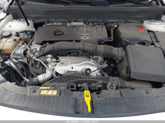 W1N4M4GB4MW105575 Mercedes-Benz GLB 250