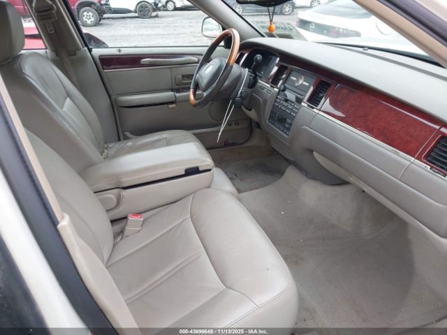 2004 LINCOLN TOWN CAR 1LNHM83W24Y611804 Photo 4