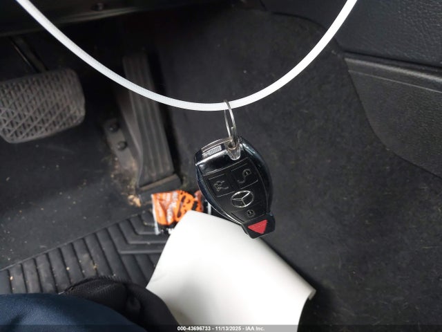 WDCGG5HB4FG425664 Mercedes-Benz GLK 350