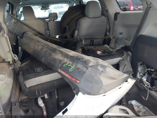Toyota SIENNA LE 2021 5TDKRKEC5MS014993 Image 12