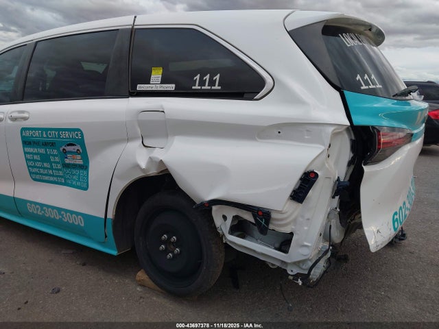 Toyota SIENNA LE 2021 5TDKRKEC5MS014993 Image 6
