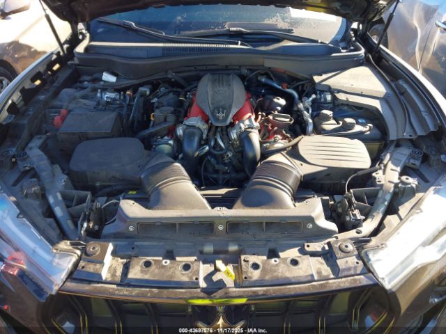 2022 MASERATI LEVANTE ZN661ZUT3NX382389 Photo 9