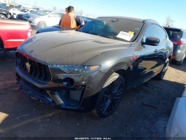 2022 MASERATI LEVANTE ZN661ZUT3NX382389 Photo 1