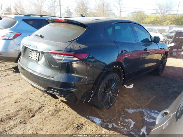 2022 MASERATI LEVANTE ZN661ZUT3NX382389 Photo 3
