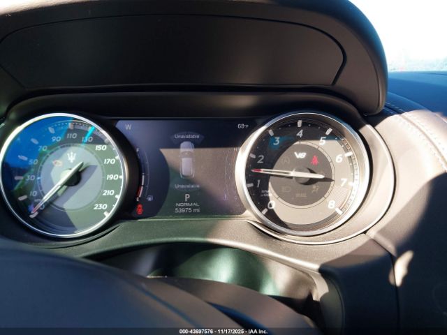 2022 MASERATI LEVANTE ZN661ZUT3NX382389 Photo 6