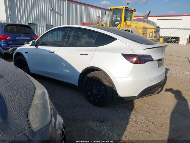 2022 TESLA MODEL Y 7SAYGAEE8NF313575 Photo 2