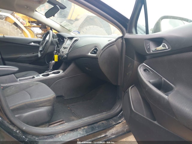 2017 CHEVROLET CRUZE 1G1BC5SM5H7167740 Photo 4