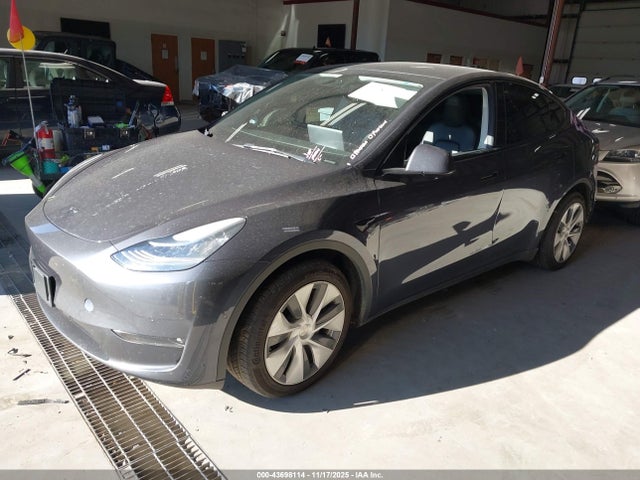2021 TESLA MODEL Y 5YJYGAEE1MF207447 Photo 1