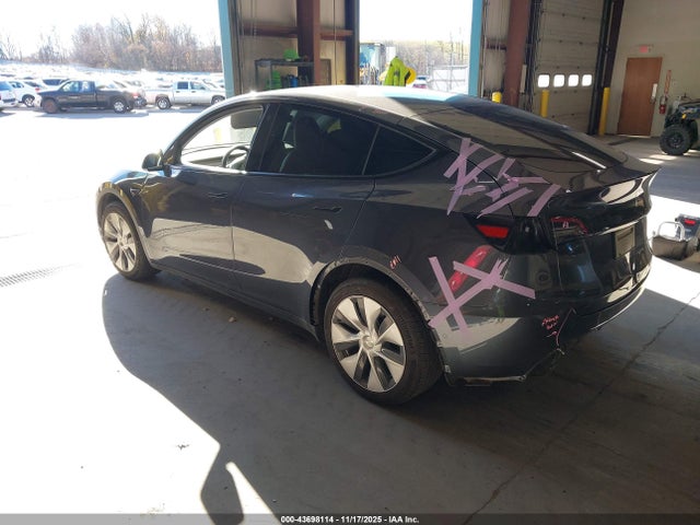 2021 TESLA MODEL Y 5YJYGAEE1MF207447 Photo 2