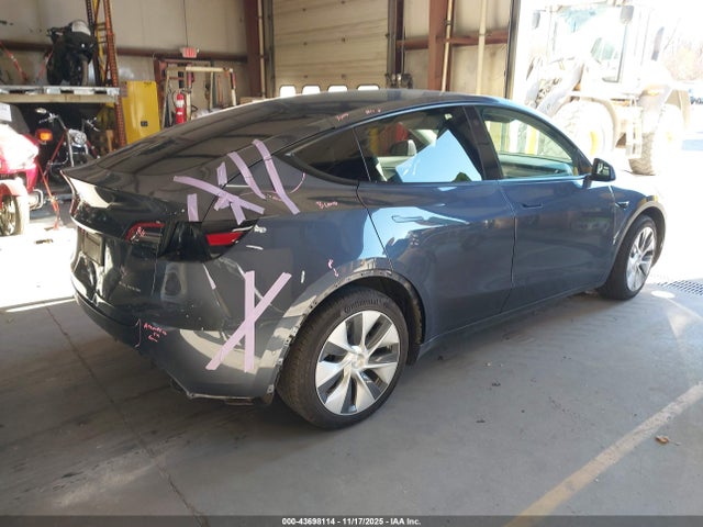 2021 TESLA MODEL Y 5YJYGAEE1MF207447 Photo 3